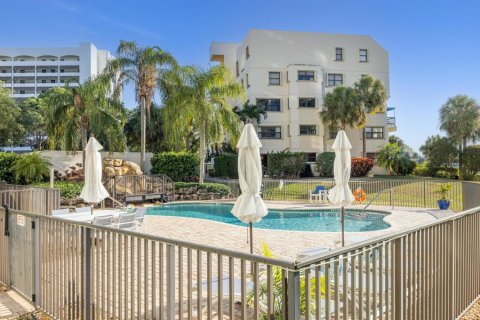 Condo in North Palm Beach, Florida, 2 bedrooms  № 869263 - photo 1