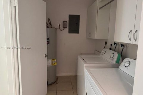 Купить виллу или дом в Холливуд, Флорида 3 спальни, 169.45м2, № 1741658 - фото 10
