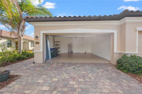 House in Venice, Florida 3 bedrooms, 131.92 sq.m. № 2259000 - photo 20