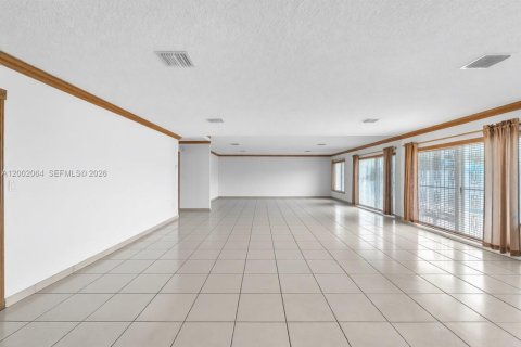 House in Miami, Florida 4 bedrooms, 207.73 sq.m. № 2066358 - photo 5