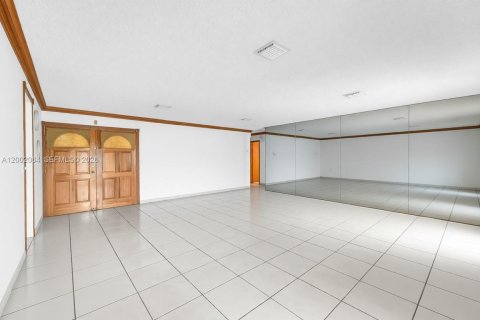 House in Miami, Florida 4 bedrooms, 207.73 sq.m. № 2066358 - photo 7