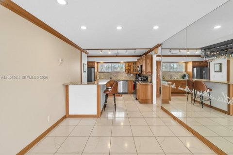 House in Miami, Florida 4 bedrooms, 207.73 sq.m. № 2066358 - photo 13