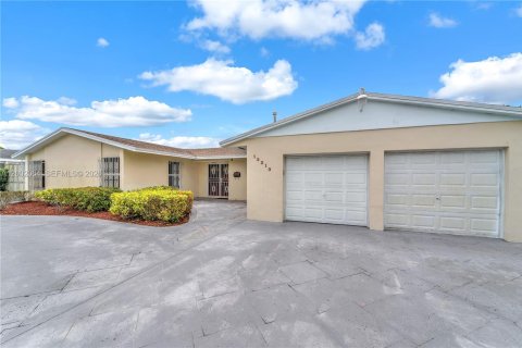 House in Miami, Florida 4 bedrooms, 207.73 sq.m. № 2066358 - photo 4