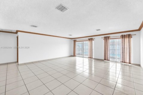 House in Miami, Florida 4 bedrooms, 207.73 sq.m. № 2066358 - photo 6
