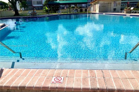 Condominio en venta en Lauderdale Lakes, Florida, 1 dormitorio, 72.74 m2 № 2016709 - foto 15