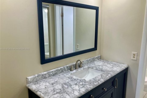 Condominio en venta en Lauderdale Lakes, Florida, 1 dormitorio, 72.74 m2 № 2016709 - foto 4