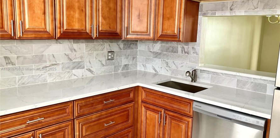 Condominio en Lauderdale Lakes, Florida, 1 dormitorio  № 2016709