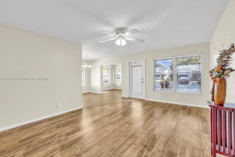 Condo in Plantation, Florida, 2 bedrooms  № 1709303 - photo 7