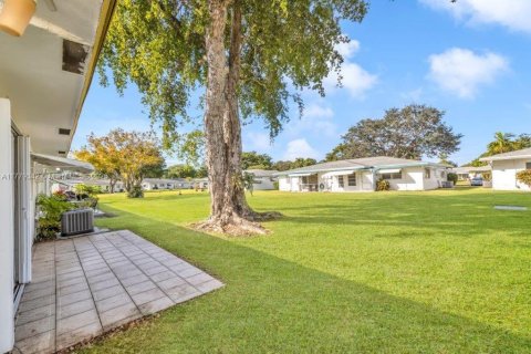 Condo in Plantation, Florida, 2 bedrooms  № 1709303 - photo 18