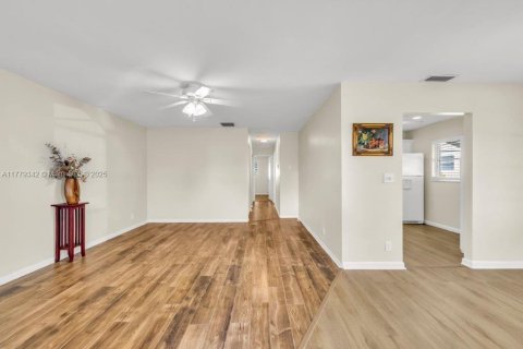 Condo in Plantation, Florida, 2 bedrooms  № 1709303 - photo 5