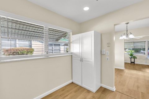 Condo in Plantation, Florida, 2 bedrooms  № 1709303 - photo 16