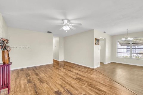 Condo in Plantation, Florida, 2 bedrooms  № 1709303 - photo 6