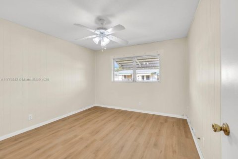 Condo in Plantation, Florida, 2 bedrooms  № 1709303 - photo 24