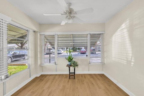 Condo in Plantation, Florida, 2 bedrooms  № 1709303 - photo 12