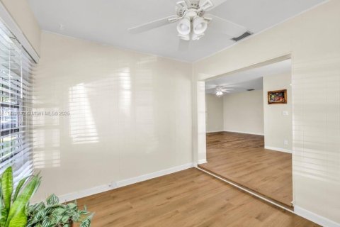 Condo in Plantation, Florida, 2 bedrooms  № 1709303 - photo 13