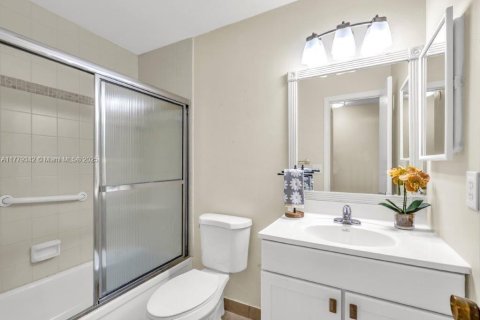 Condo in Plantation, Florida, 2 bedrooms  № 1709303 - photo 23
