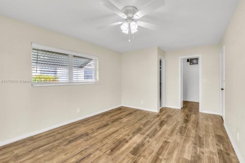 Condo in Plantation, Florida, 2 bedrooms  № 1709303 - photo 28