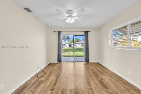 Condo in Plantation, Florida, 2 bedrooms  № 1709303 - photo 27