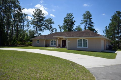 House in Ocala, Florida 3 bedrooms, 221.01 sq.m. № 2102030 - photo 3