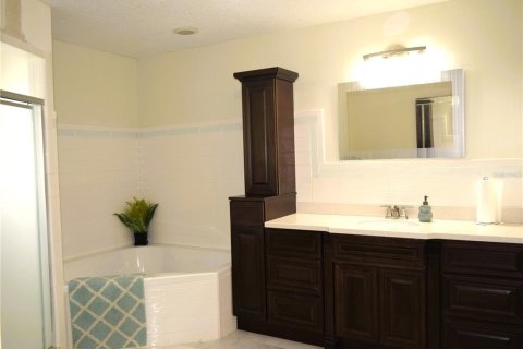 House in Ocala, Florida 3 bedrooms, 221.01 sq.m. № 2102030 - photo 15