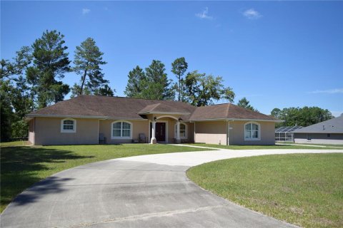 House in Ocala, Florida 3 bedrooms, 221.01 sq.m. № 2102030 - photo 4