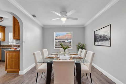 House in Pembroke Pines, Florida 3 bedrooms, 185.25 sq.m. № 2010584 - photo 29