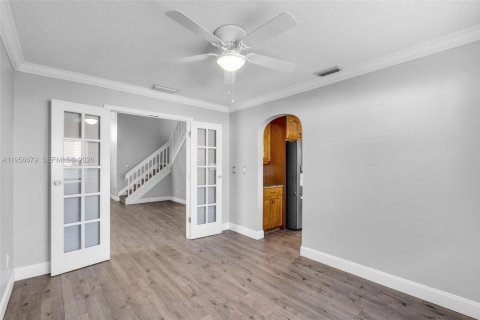 House in Pembroke Pines, Florida 3 bedrooms, 185.25 sq.m. № 2010584 - photo 30