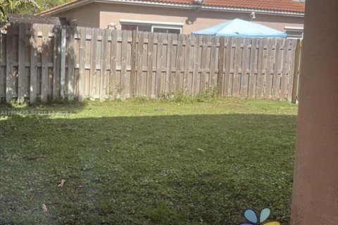 Casa en venta en Pembroke Pines, Florida, 3 dormitorios, 185.25 m2 № 2010584 - foto 5