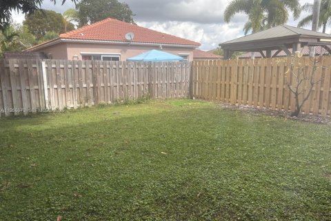 Casa en venta en Pembroke Pines, Florida, 3 dormitorios, 185.25 m2 № 2010584 - foto 7