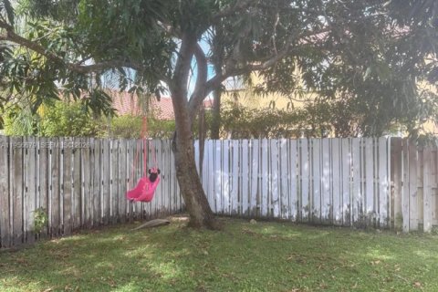 Casa en venta en Pembroke Pines, Florida, 3 dormitorios, 185.25 m2 № 2010584 - foto 6