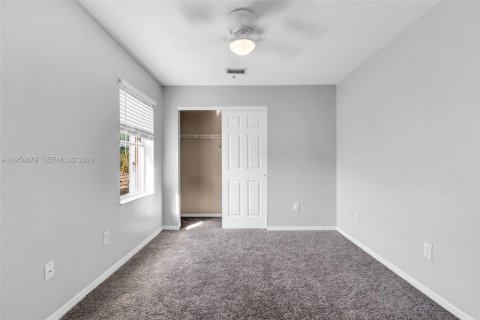 House in Pembroke Pines, Florida 3 bedrooms, 185.25 sq.m. № 2010584 - photo 19