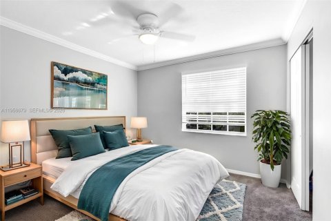 House in Pembroke Pines, Florida 3 bedrooms, 185.25 sq.m. № 2010584 - photo 17