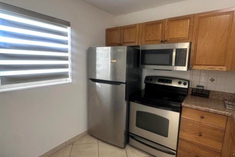 Copropriété à louer à Lauderdale Lakes, Floride: 1 chambre, 71.35 m2 № 2282201 - photo 6