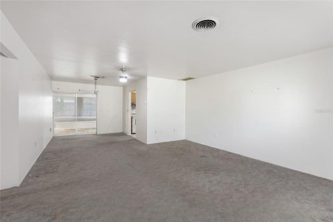 House in Venice, Florida 2 bedrooms, 91.6 sq.m. № 2396293 - photo 4