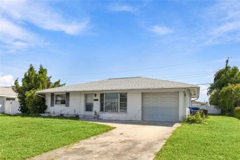 House in Venice, Florida 2 bedrooms, 91.6 sq.m. № 2396293