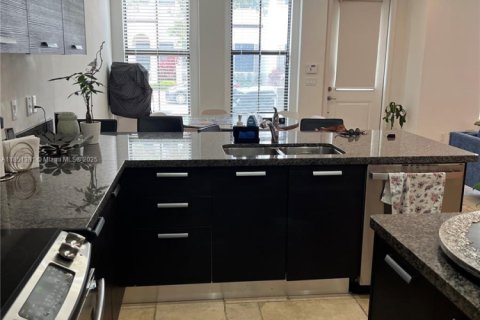Townhouse in Doral, Florida 3 bedrooms, 173.26 sq.m. № 1857394 - photo 6