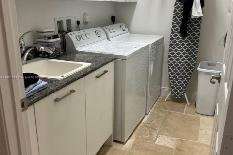 Townhouse in Doral, Florida 3 bedrooms, 173.26 sq.m. № 1857394 - photo 8