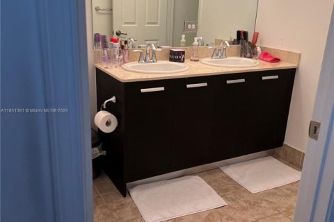 Townhouse in Doral, Florida 3 bedrooms, 173.26 sq.m. № 1857394 - photo 15