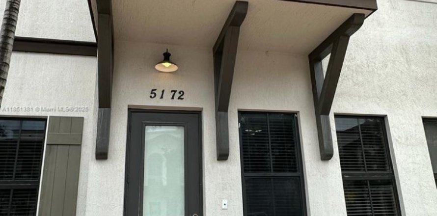 Townhouse in Doral, Florida 3 bedrooms, 173.26 sq.m. № 1857394
