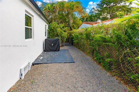 Villa ou maison à vendre à Coral Gables, Floride: 3 chambres, 166.39 m2 № 2031990 - photo 12