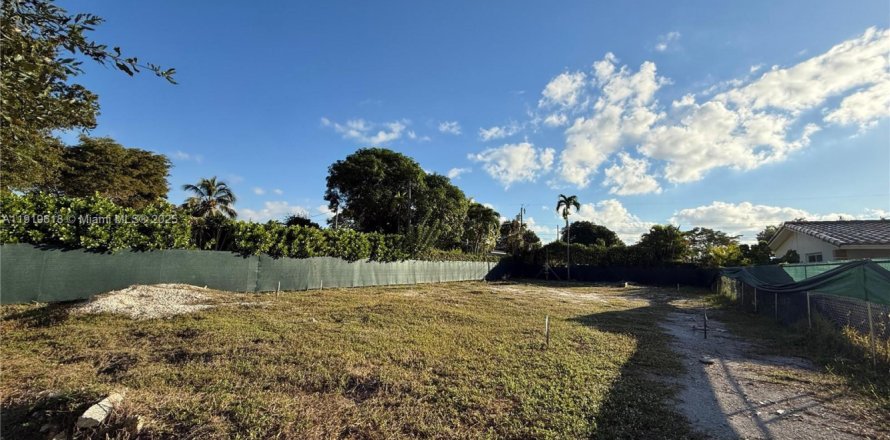 Terreno en West Miami, Florida № 1974707