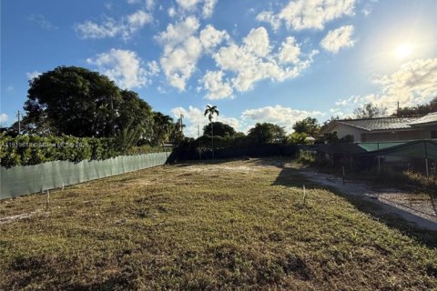 Terreno en venta en West Miami, Florida № 1974707 - foto 2