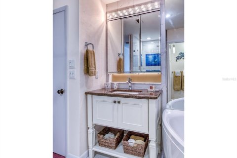 Купить кондоминиум в Холмс-Бич, Флорида 7 комнат, 132.94м2, № 1662451 - фото 25
