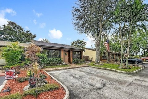 Adosado en venta en Pembroke Pines, Florida, 2 dormitorios, 111.11 m2 № 2006442 - foto 4