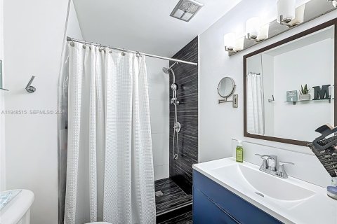 Adosado en venta en Pembroke Pines, Florida, 2 dormitorios, 111.11 m2 № 2006442 - foto 24