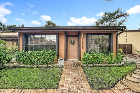 Adosado en venta en Pembroke Pines, Florida, 2 dormitorios, 111.11 m2 № 2006442 - foto 2