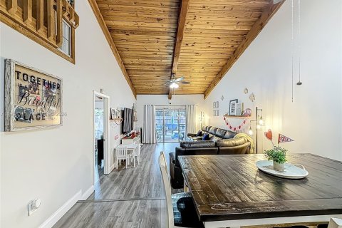 Adosado en venta en Pembroke Pines, Florida, 2 dormitorios, 111.11 m2 № 2006442 - foto 10