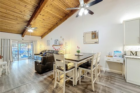 Adosado en venta en Pembroke Pines, Florida, 2 dormitorios, 111.11 m2 № 2006442 - foto 11