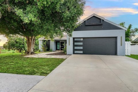 Villa ou maison à Sarasota, Floride 3 chambres, 115.57 m2 № 2234672