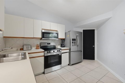 Villa ou maison à vendre à Sarasota, Floride: 3 chambres, 115.57 m2 № 2234672 - photo 11